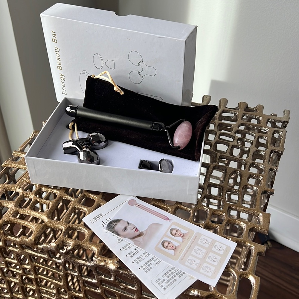 Energy beauty bar with jade and cold massage stick